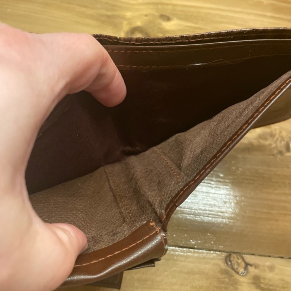 Handcraft Leather Men’s Brown Wallet - Picture 9 of 12